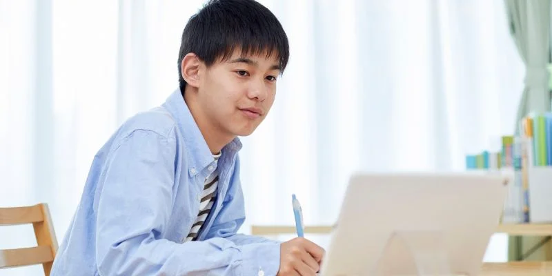 Người học có thể dễ dàng tìm được các bài tập minh hoạ để ôn tập