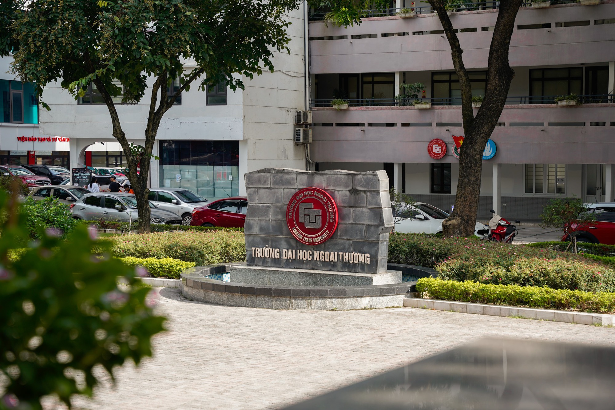 Ý nghĩa và thông điệp sâu sắc trong thiết kế logo FTU hiện tại